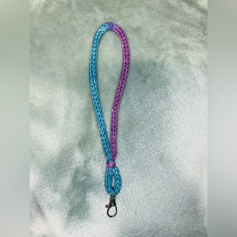 Small key holder with hook clasp